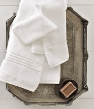 Load image into Gallery viewer, Chelsea Plush Towels