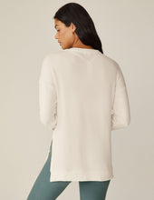 Load image into Gallery viewer, Beyond Yoga - Long Weekend Lounge Pullover
