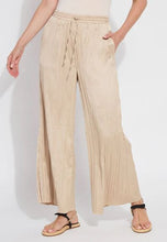 Load image into Gallery viewer, Lysse - The Packable Pleated Palazzo Pant
