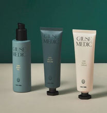 Load image into Gallery viewer, Cause+Medic - Travel Gift Set
